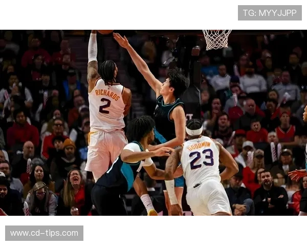 阿夫迪亚26+10+8领衔开拓者胜76人